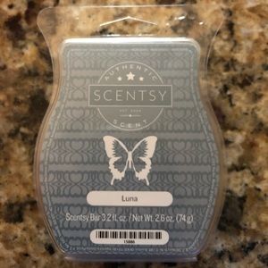 NWT Authentic Scentsy Luna Scentsy Bar 3.2 fl oz.